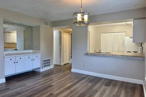 Condo in Orlando, Florida, 2 bedrooms  № 1912511 - photo 4