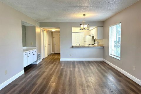 Condominio en alquiler en Orlando, Florida, 2 dormitorios, 91.04 m2 № 1912511 - foto 3