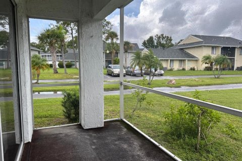 Condo in Orlando, Florida, 2 bedrooms  № 1912511 - photo 9