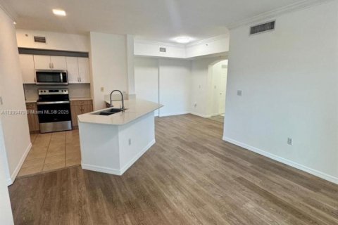 Condo in Surfside, Florida, 2 bedrooms  № 1953339 - photo 8