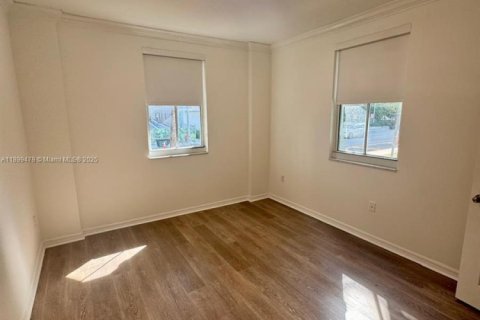 Condo in Surfside, Florida, 2 bedrooms  № 1953339 - photo 7
