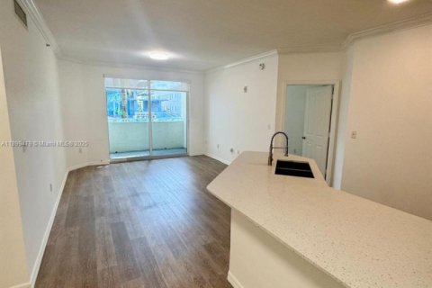 Condo in Surfside, Florida, 2 bedrooms  № 1953339 - photo 15