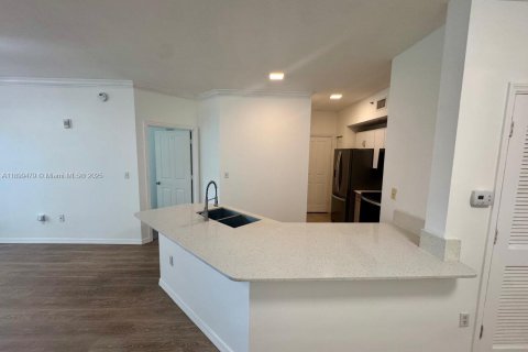 Condo in Surfside, Florida, 2 bedrooms  № 1953339 - photo 12