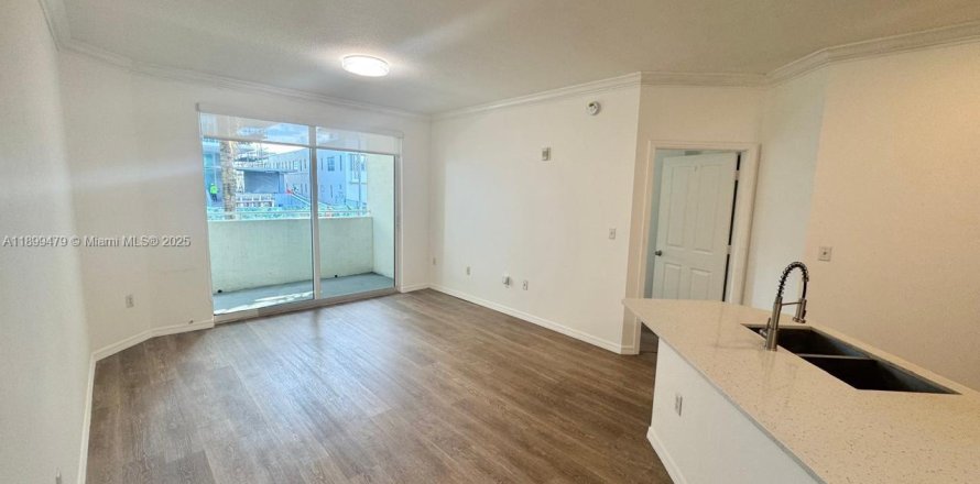 Condo in Surfside, Florida, 2 bedrooms  № 1953339