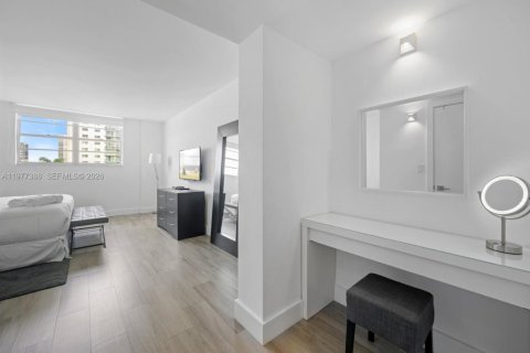 Condo in Sunny Isles Beach, Florida, 2 bedrooms  № 2078895 - photo 12