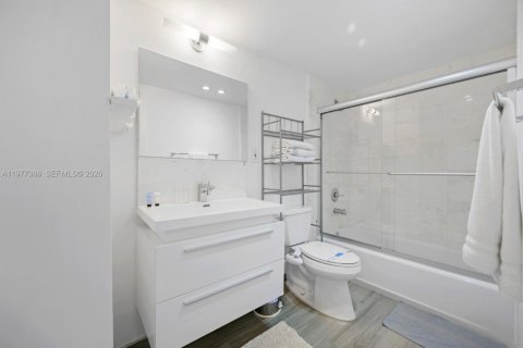 Condo in Sunny Isles Beach, Florida, 2 bedrooms  № 2078895 - photo 15