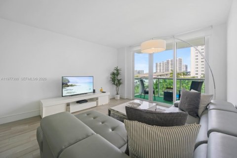 Condo in Sunny Isles Beach, Florida, 2 bedrooms  № 2078895 - photo 2