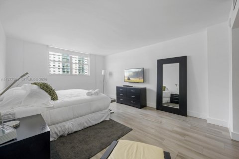 Condo in Sunny Isles Beach, Florida, 2 bedrooms  № 2078895 - photo 13