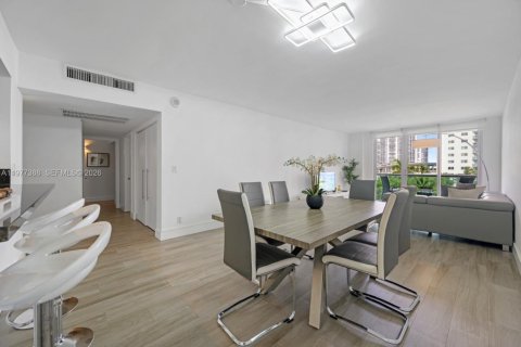 Condo in Sunny Isles Beach, Florida, 2 bedrooms  № 2078895 - photo 4