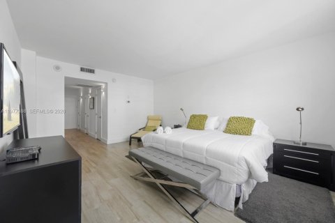 Condo in Sunny Isles Beach, Florida, 2 bedrooms  № 2078895 - photo 14
