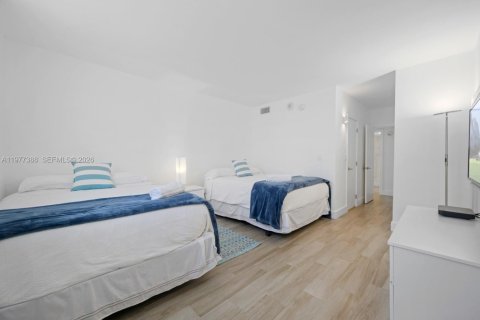 Condo in Sunny Isles Beach, Florida, 2 bedrooms  № 2078895 - photo 11