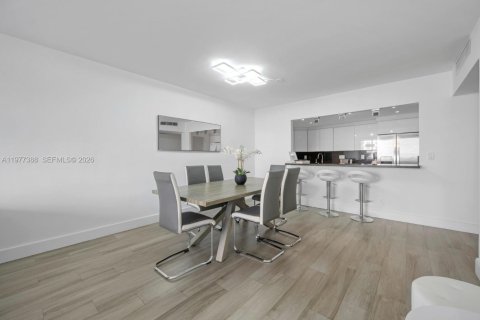 Condo in Sunny Isles Beach, Florida, 2 bedrooms  № 2078895 - photo 5