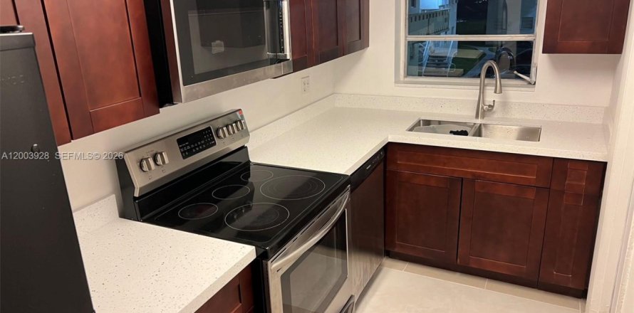 Condo in Miami, Florida, 2 bedrooms  № 2069353