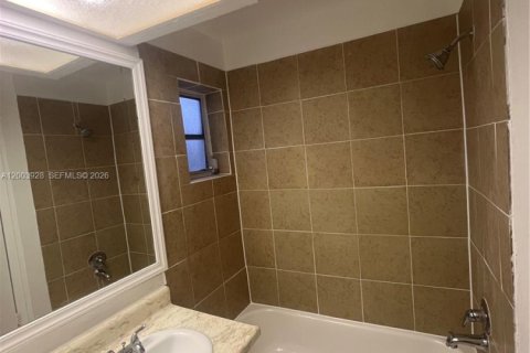 Condo in Miami, Florida, 2 bedrooms  № 2069353 - photo 6