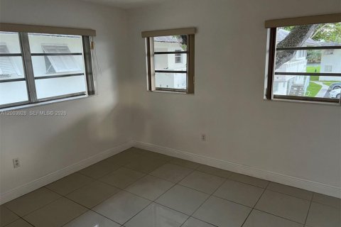 Condo in Miami, Florida, 2 bedrooms  № 2069353 - photo 3