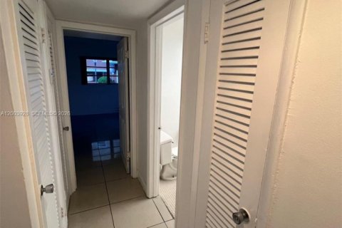 Condo in Miami, Florida, 2 bedrooms  № 2069353 - photo 4