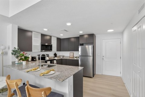 Condo in Orlando, Florida, 2 bedrooms № 2110332 - photo 2