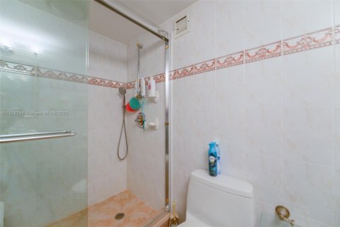 Купить кондоминиум в Холливуд, Флорида 2 спальни, 126.35м2, № 1935478 - фото 23