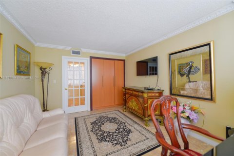 Купить кондоминиум в Холливуд, Флорида 2 спальни, 126.35м2, № 1935478 - фото 20