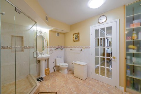 Купить кондоминиум в Холливуд, Флорида 2 спальни, 126.35м2, № 1935478 - фото 17