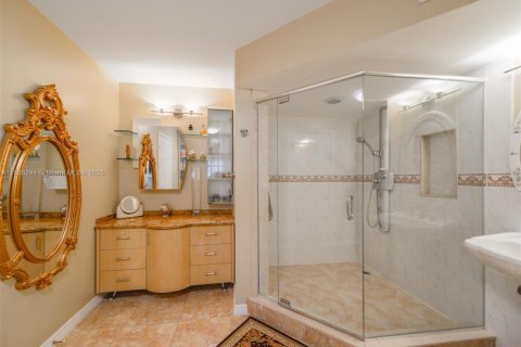 Купить кондоминиум в Холливуд, Флорида 2 спальни, 126.35м2, № 1935478 - фото 16