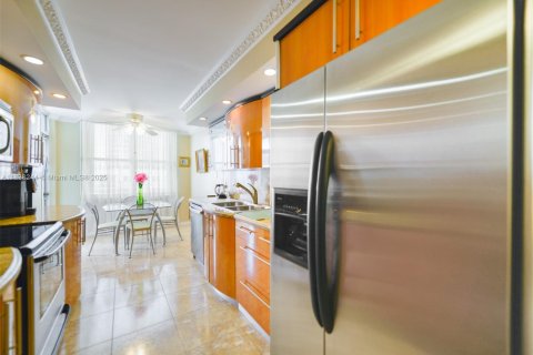 Купить кондоминиум в Холливуд, Флорида 2 спальни, 126.35м2, № 1935478 - фото 12