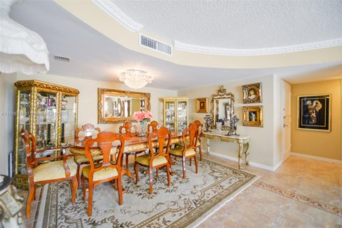 Купить кондоминиум в Холливуд, Флорида 2 спальни, 126.35м2, № 1935478 - фото 8