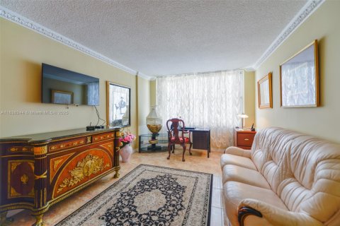 Купить кондоминиум в Холливуд, Флорида 2 спальни, 126.35м2, № 1935478 - фото 21