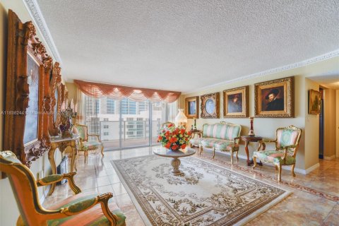 Купить кондоминиум в Холливуд, Флорида 2 спальни, 126.35м2, № 1935478 - фото 6