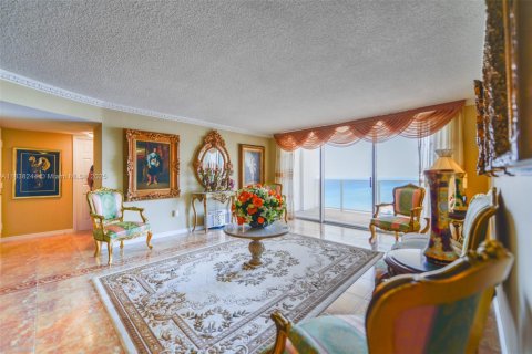 Купить кондоминиум в Холливуд, Флорида 2 спальни, 126.35м2, № 1935478 - фото 4