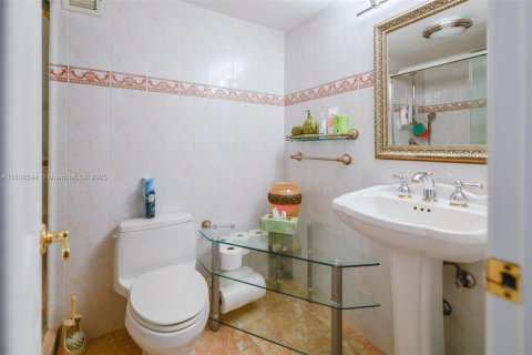 Купить кондоминиум в Холливуд, Флорида 2 спальни, 126.35м2, № 1935478 - фото 22