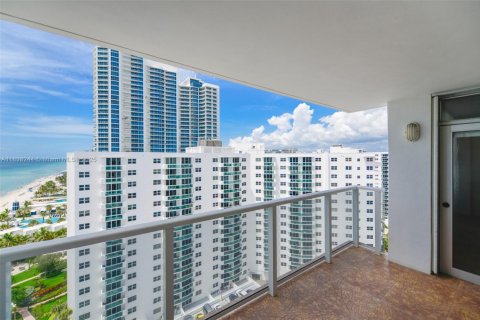 Купить кондоминиум в Холливуд, Флорида 2 спальни, 126.35м2, № 1935478 - фото 27