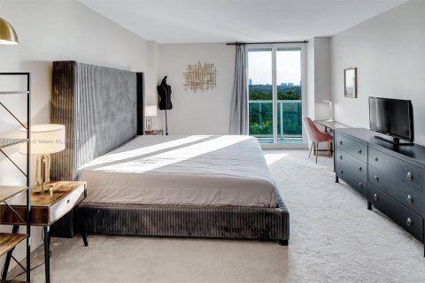 Condominio en venta en Sunny Isles Beach, Florida, 2 dormitorios, 141.3 m2 № 1947041 - foto 11