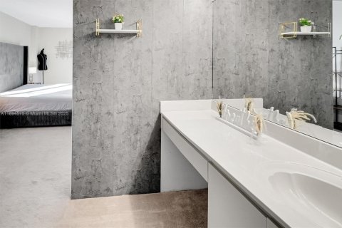 Condominio en venta en Sunny Isles Beach, Florida, 2 dormitorios, 141.3 m2 № 1947041 - foto 18