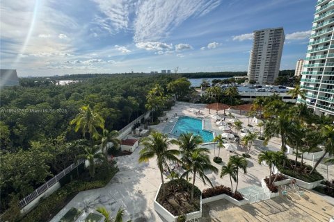 Condominio en venta en Sunny Isles Beach, Florida, 2 dormitorios, 141.3 m2 № 1947041 - foto 25