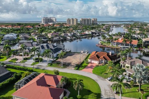 Terreno en venta en Cape Coral, Florida № 1820639 - foto 17