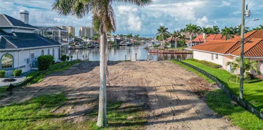 Terreno en Cape Coral, Florida № 1820639