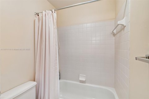 House in Palm Beach Gardens, Florida 3 bedrooms, 199.37 sq.m. № 1923894 - photo 28