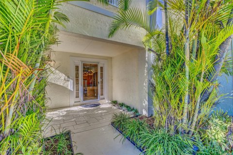 House in Palm Beach Gardens, Florida 3 bedrooms, 199.37 sq.m. № 1923894 - photo 2