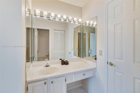 House in Palm Beach Gardens, Florida 3 bedrooms, 199.37 sq.m. № 1923894 - photo 27