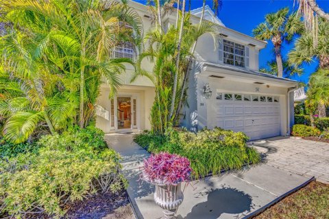 House in Palm Beach Gardens, Florida 3 bedrooms, 199.37 sq.m. № 1923894 - photo 1