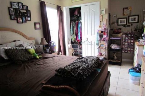 Casa en venta en Port St. Lucie, Florida, 3 dormitorios, 134.34 m2 № 2079668 - foto 10