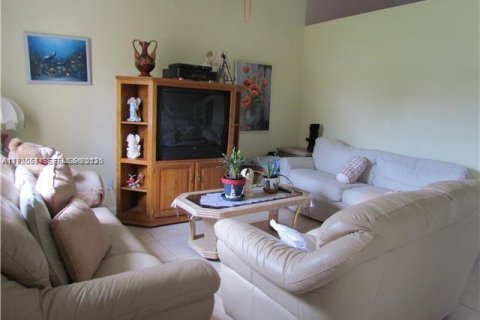 Casa en venta en Port St. Lucie, Florida, 3 dormitorios, 134.34 m2 № 2079668 - foto 4