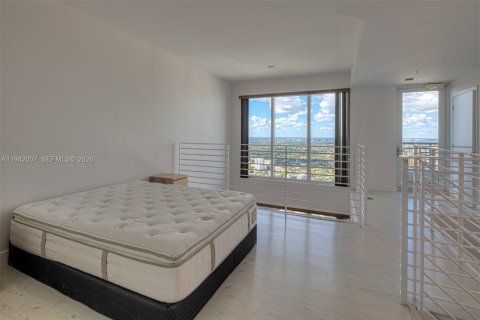 Condo in Miami, Florida, 1 bedroom  № 1998981 - photo 8