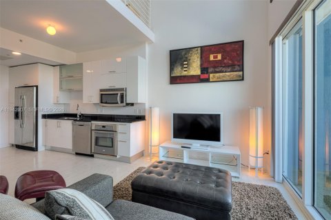 Condo in Miami, Florida, 1 bedroom  № 1998981 - photo 4