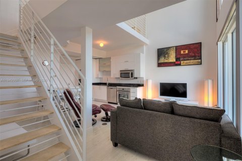 Condo in Miami, Florida, 1 bedroom  № 1998981 - photo 7