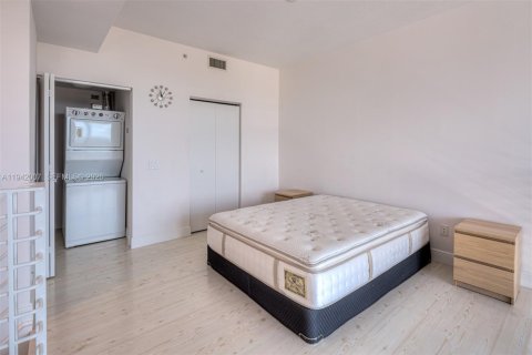 Condo in Miami, Florida, 1 bedroom  № 1998981 - photo 10
