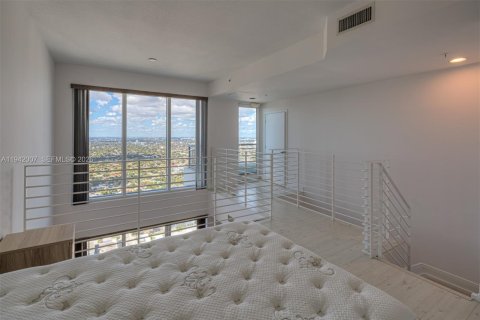 Condo in Miami, Florida, 1 bedroom  № 1998981 - photo 9