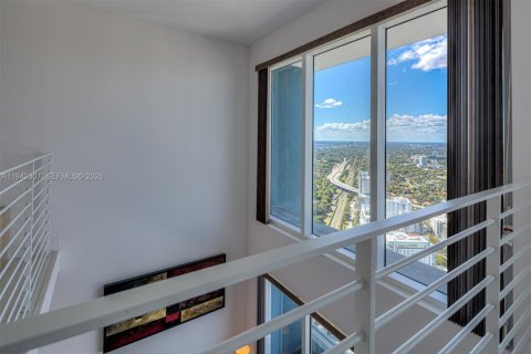 Condo in Miami, Florida, 1 bedroom  № 1998981 - photo 15