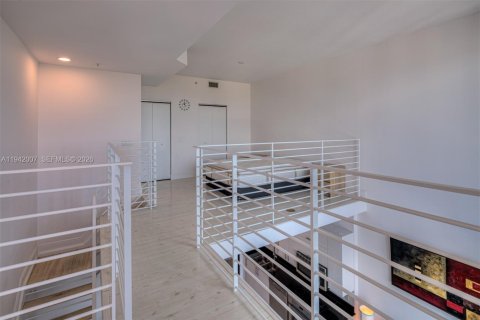 Condo in Miami, Florida, 1 bedroom  № 1998981 - photo 11